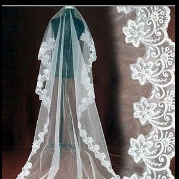 NEW Beautiful veil with lace trim no comb - Picture 6 of 7